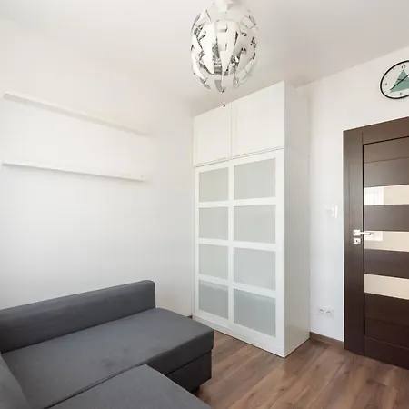 Wilanow 2-bedroom Apartment *